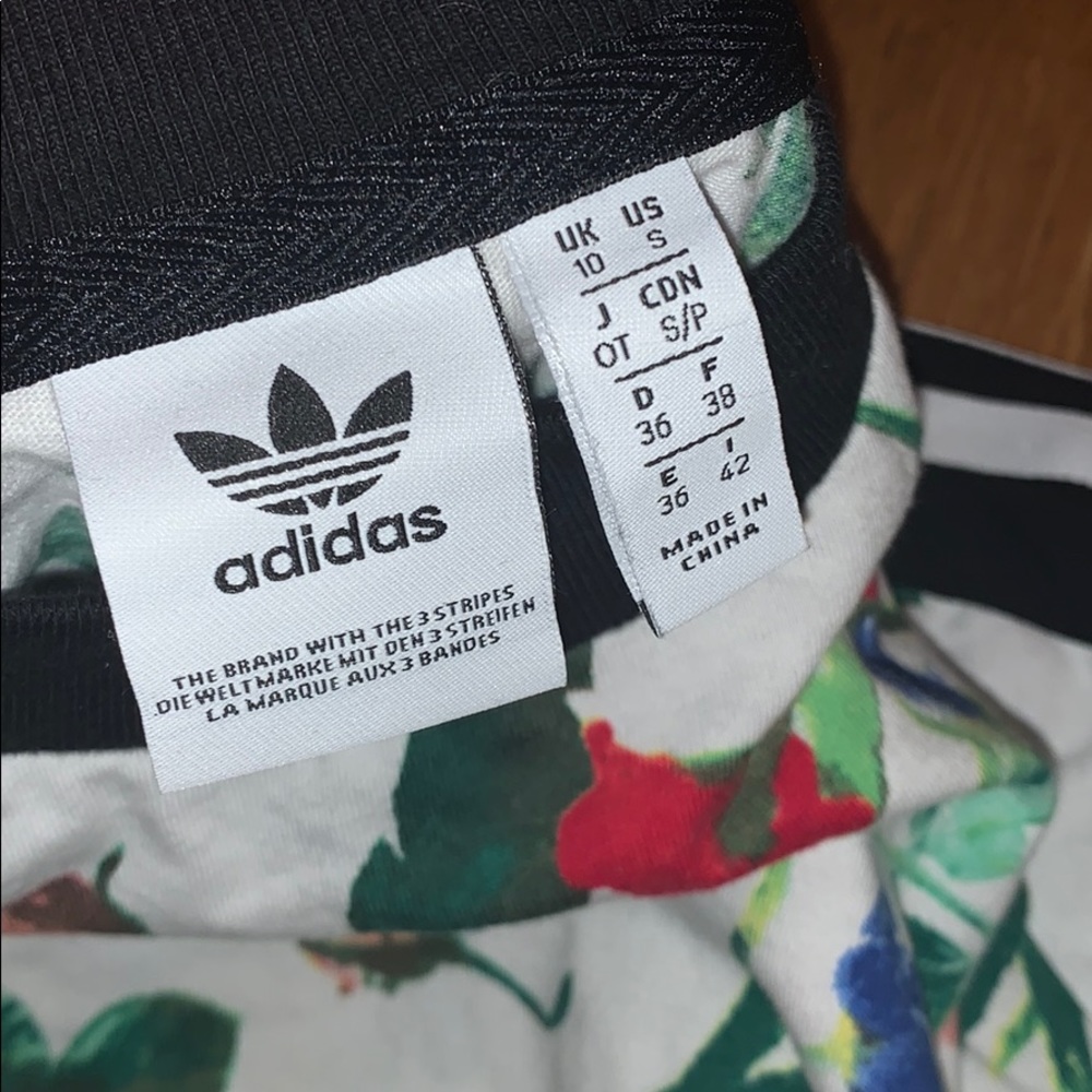 Adidas floral semi crop top - Picture 2 of 2